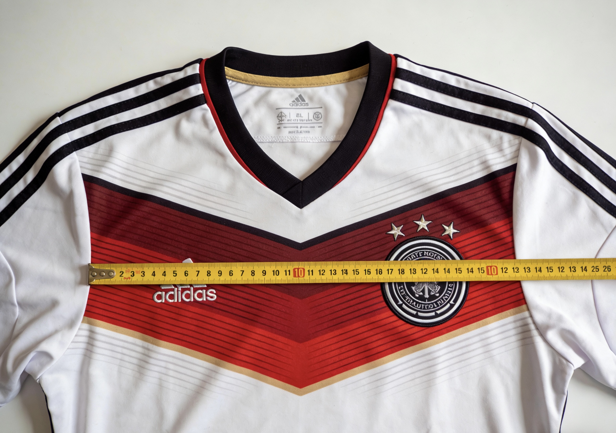 How to measure a Liga MX soccer jersey in inches.